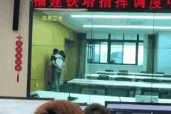 辣眼睛！福建铁塔指挥中心大屏惊现不雅视频女主角身材火辣。眼睛火辣辣有灼热感怎么回事