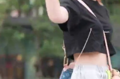 两个小姐姐跳舞吸引人吗,两位小姐姐的精彩舞蹈盛宴
